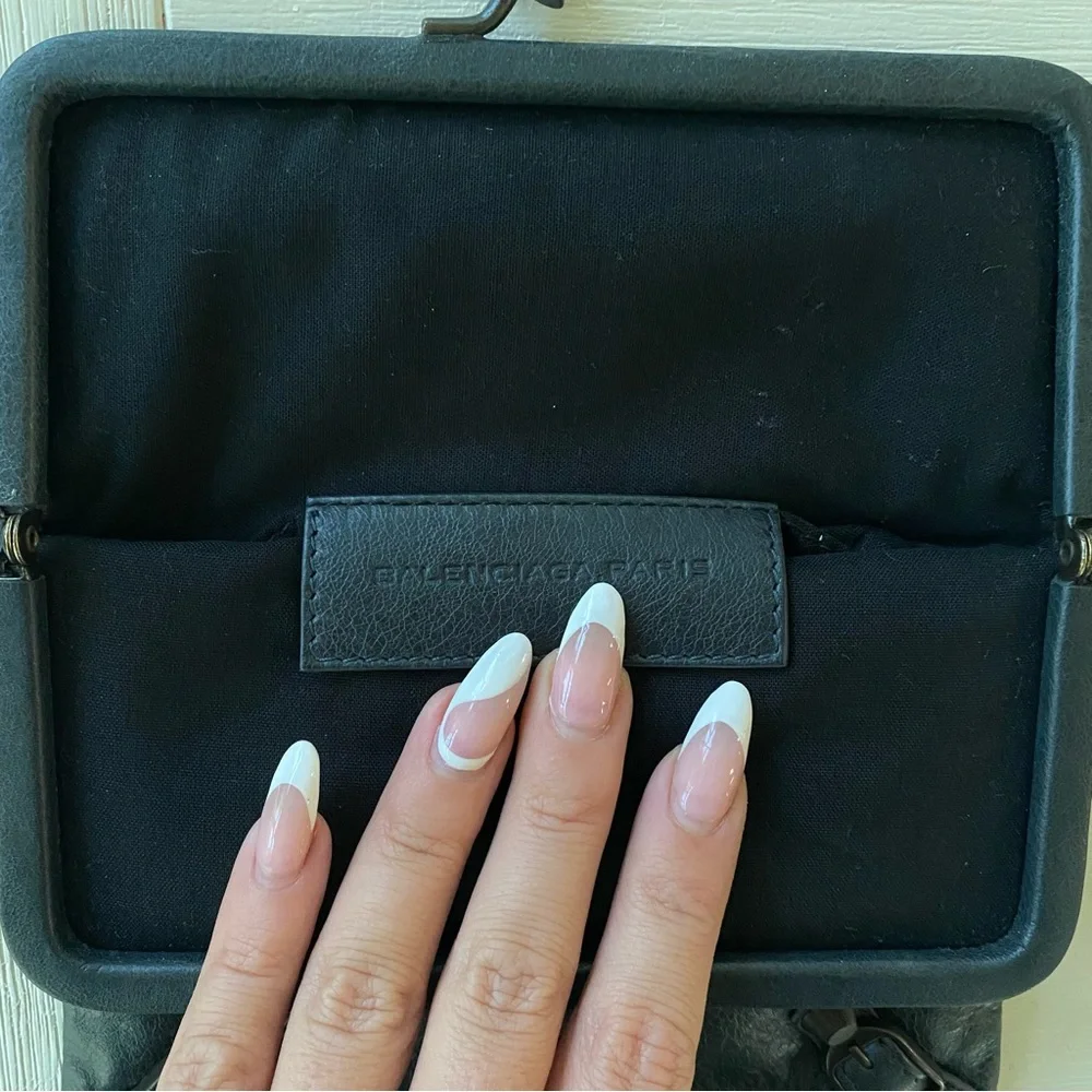 BRAND NEW BALENCIAGA WALLET - Picture 5 of 6